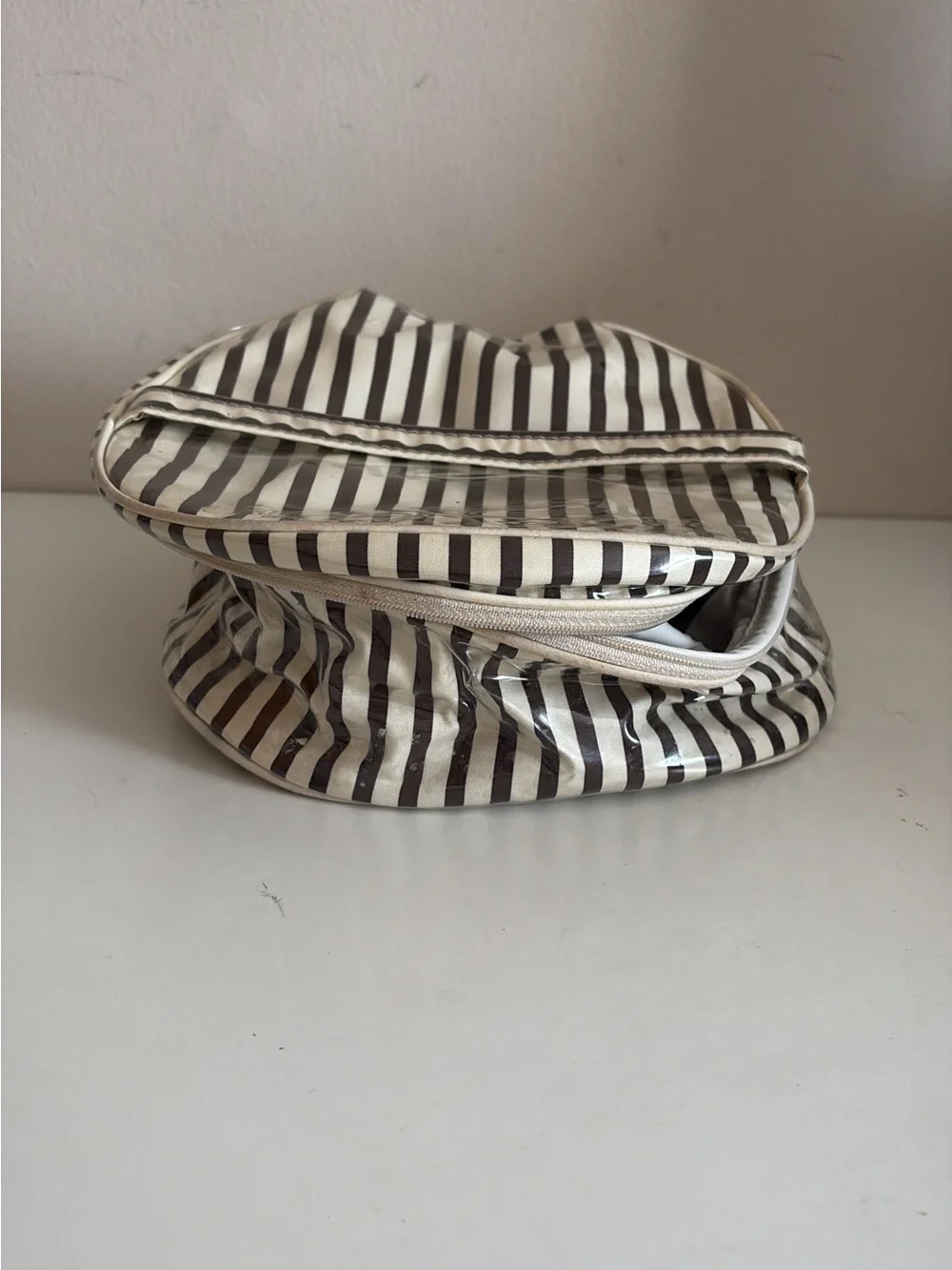 Vintage Henri bundle make up box in very good condition white and brown striped